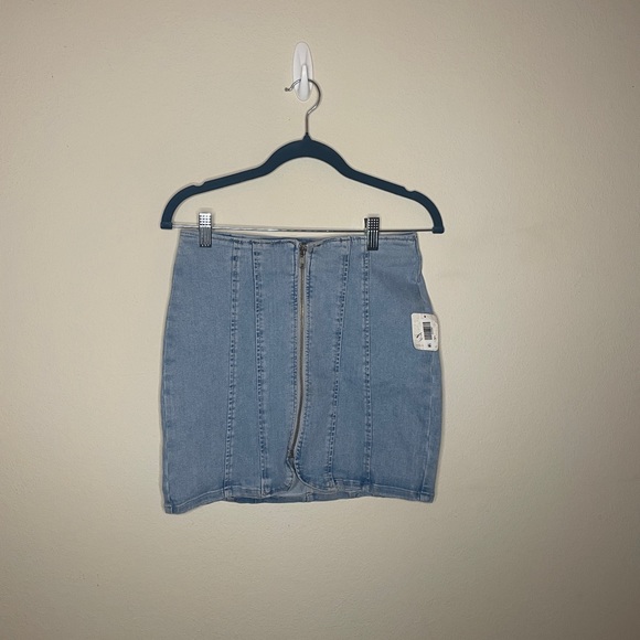 NWT Free People Layla Denim Miniskirt in Starwash Size S - Picture 3 of 6